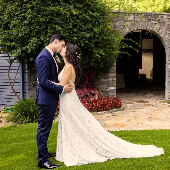 Meet your Posher, Julie - Picture 1 of 1